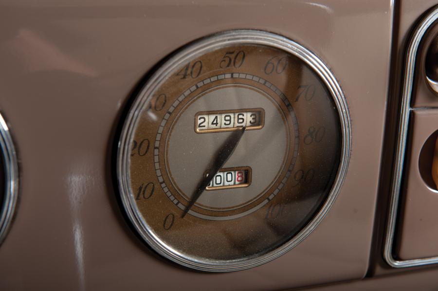  Ford DeLuxe 5-Window Coupe 1938 года  (фото 6 из 22)